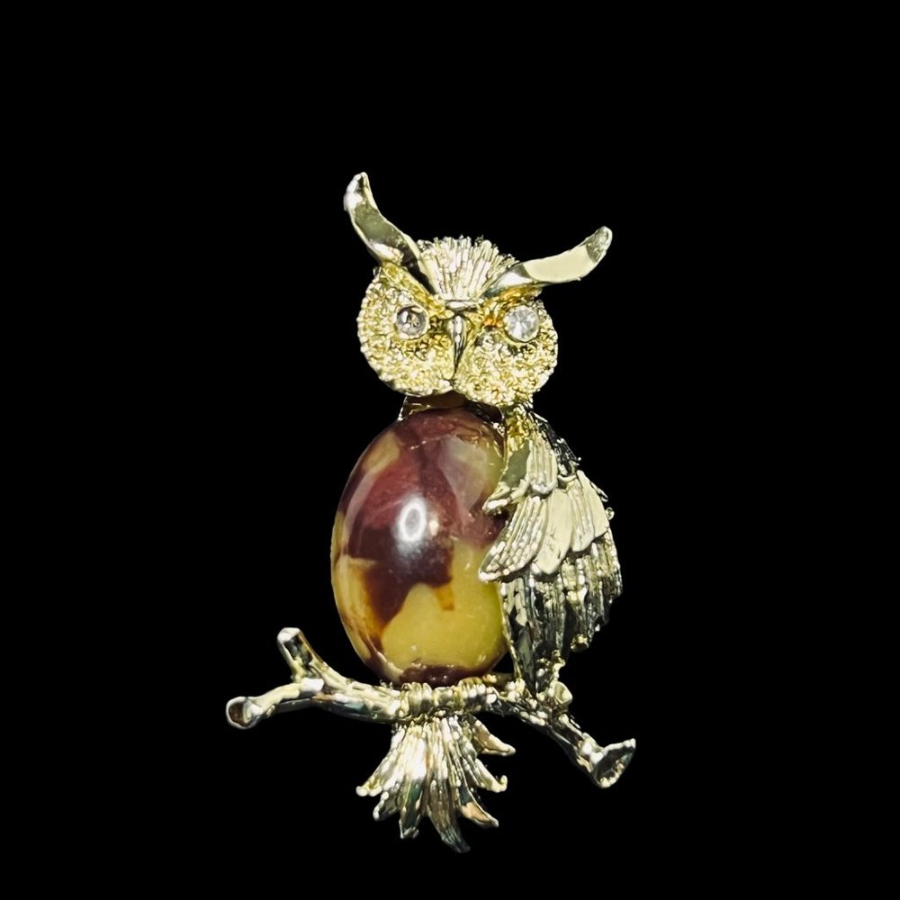Gerry's Gold Tone And Brown Lucite Cabochon Owl Brooch (5096) - Picture 2 of 6